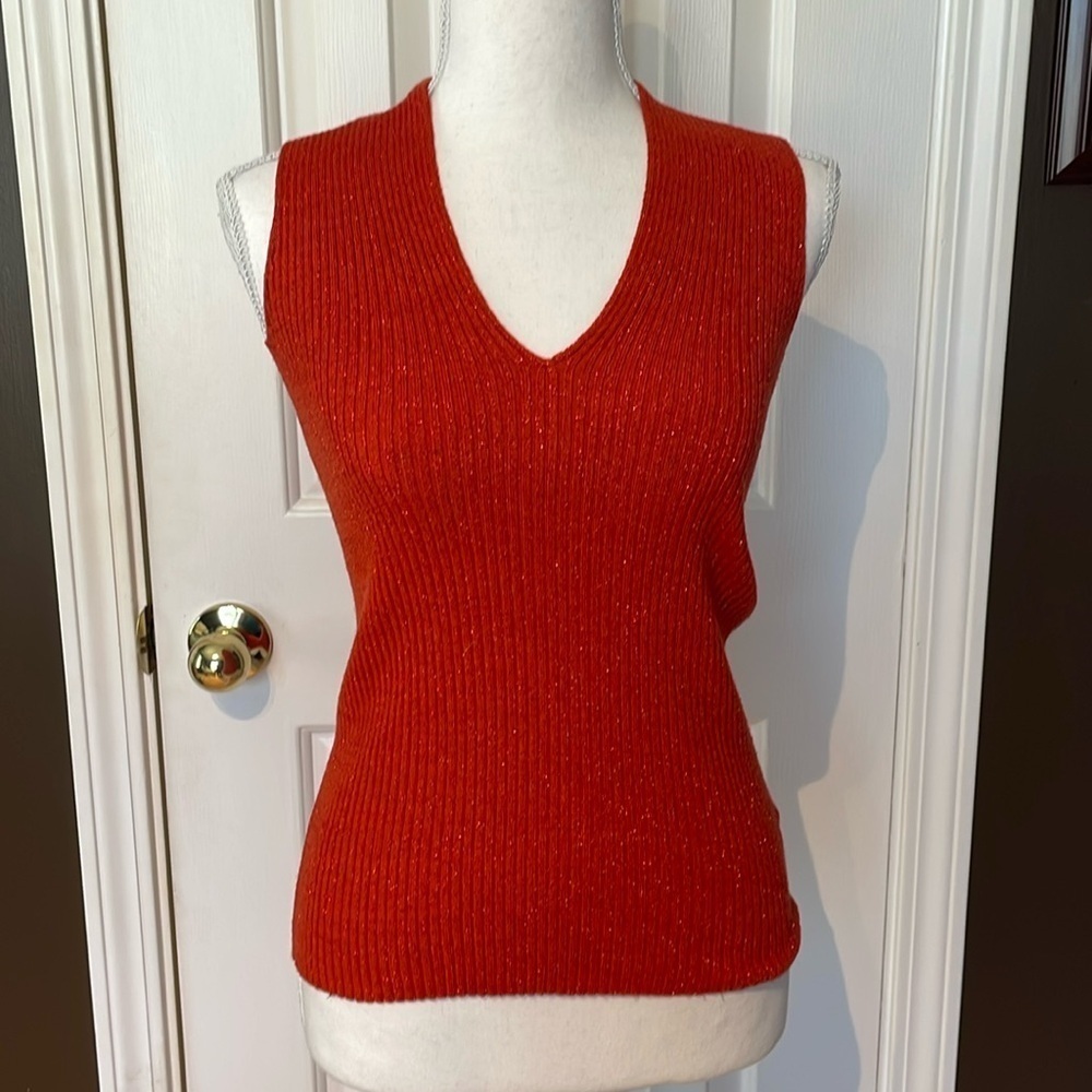 New York & Co. XS Orange Ribbed Shimmer V-Neck Top. EUC